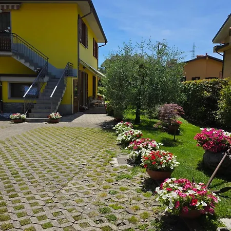 Apartmán L'ulivo 5 Chilometri Da Varenna Vista In Via Privata *